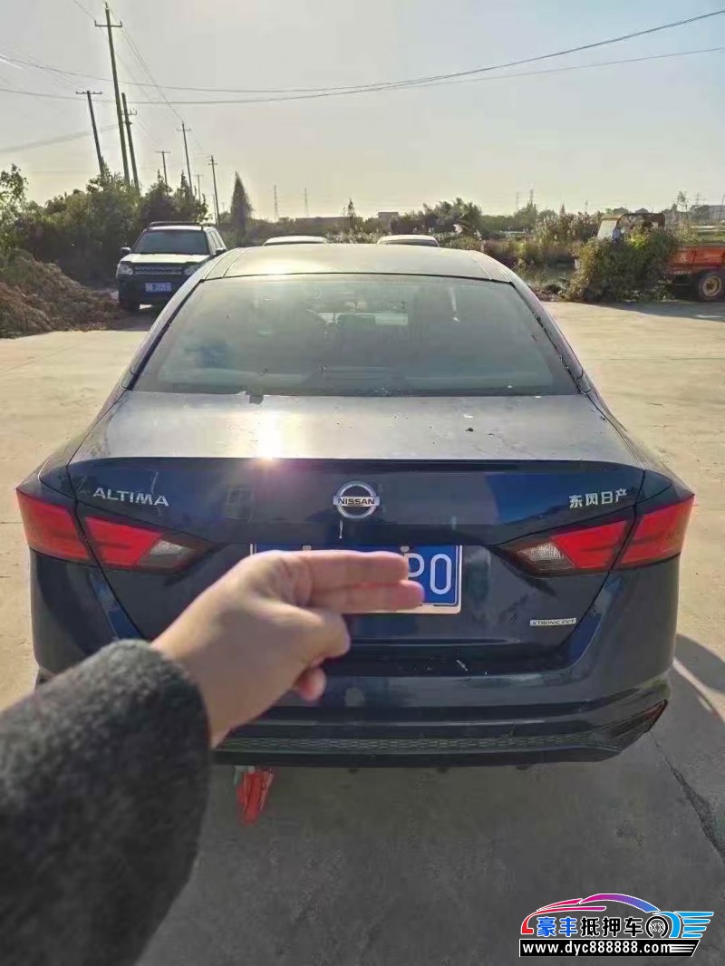 20年日产天籁轿车抵押车出售