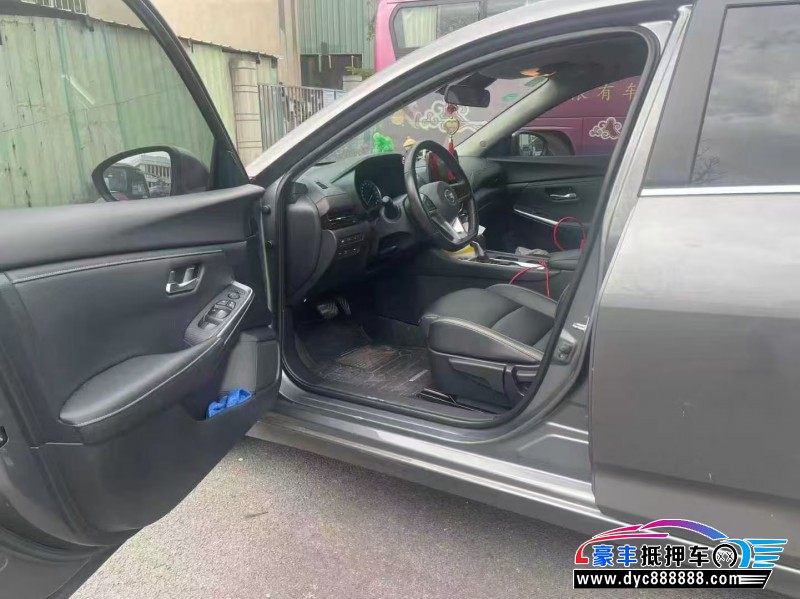 20年日产轩逸轿车抵押车出售