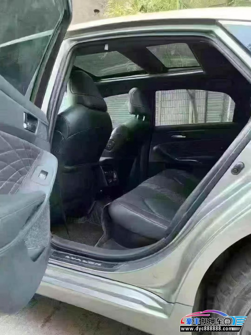 20年丰田亚洲龙轿车抵押车出售