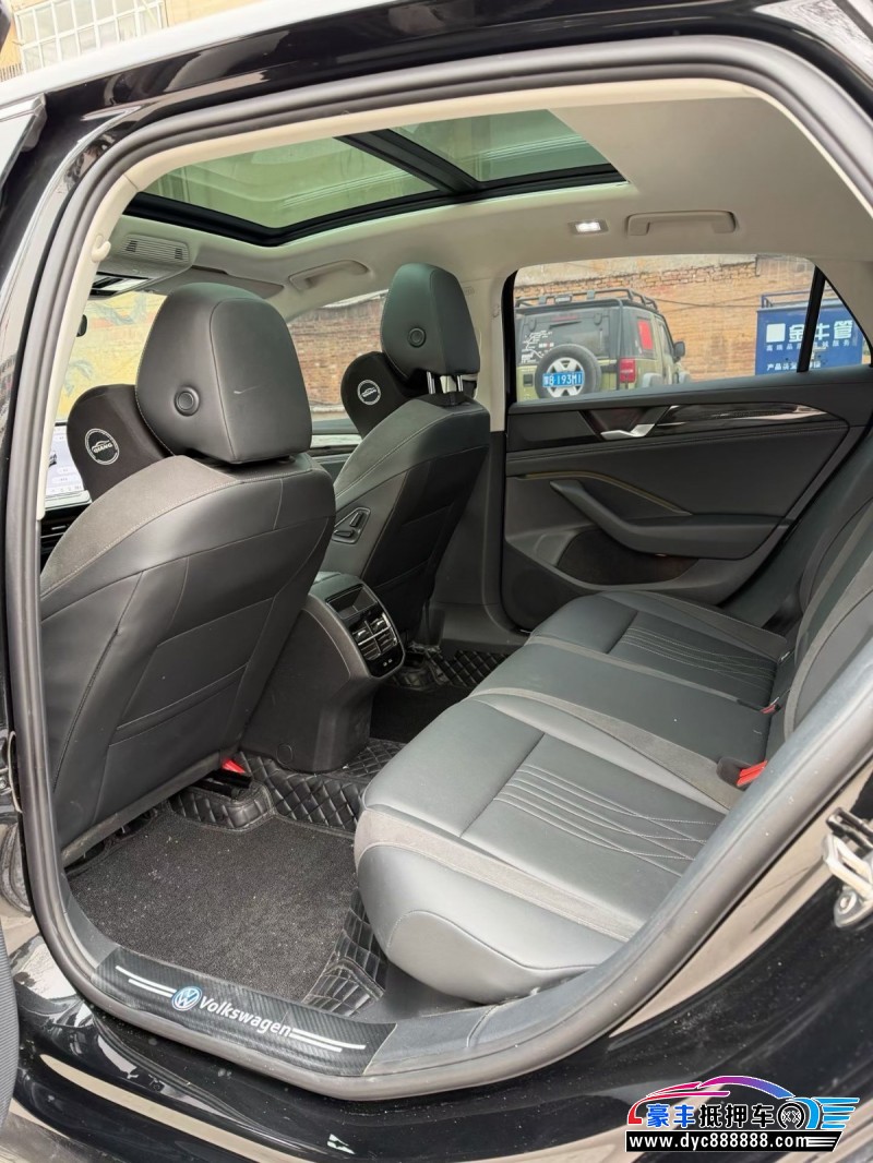 25年大众迈腾轿车抵押车出售