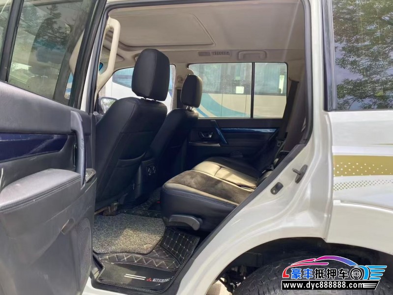 19年三菱帕杰罗SUV抵押车出售