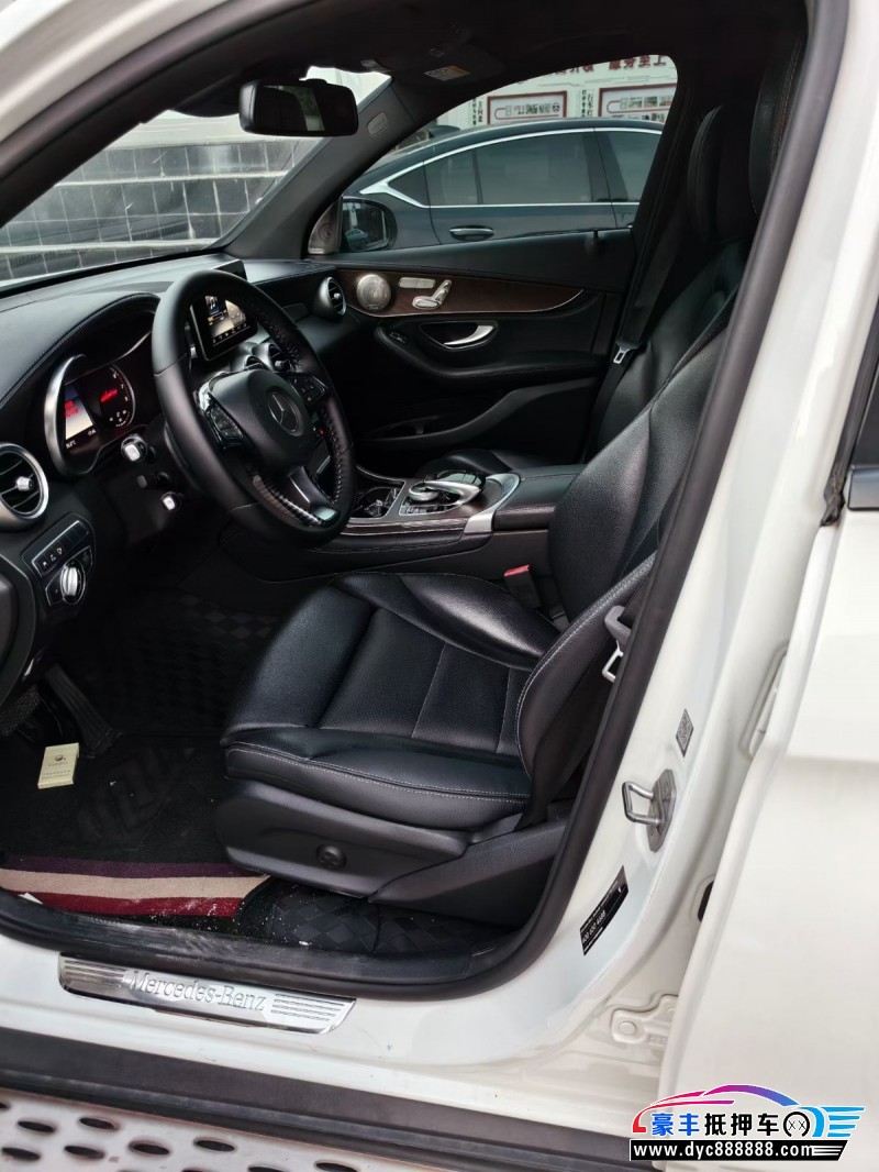 17年奔驰GLC轿车抵押车出售