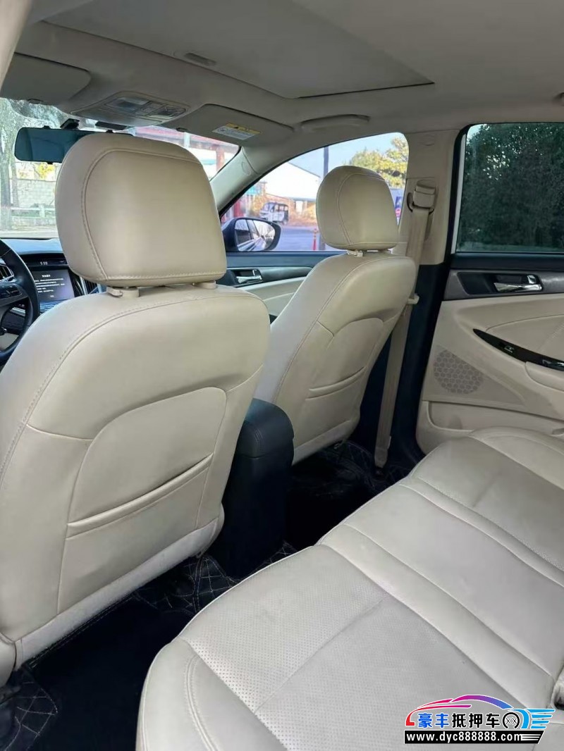 17年长安逸动轿车抵押车出售