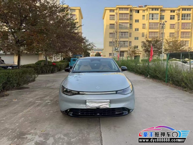 抵押车出售24年零跑c01轿车