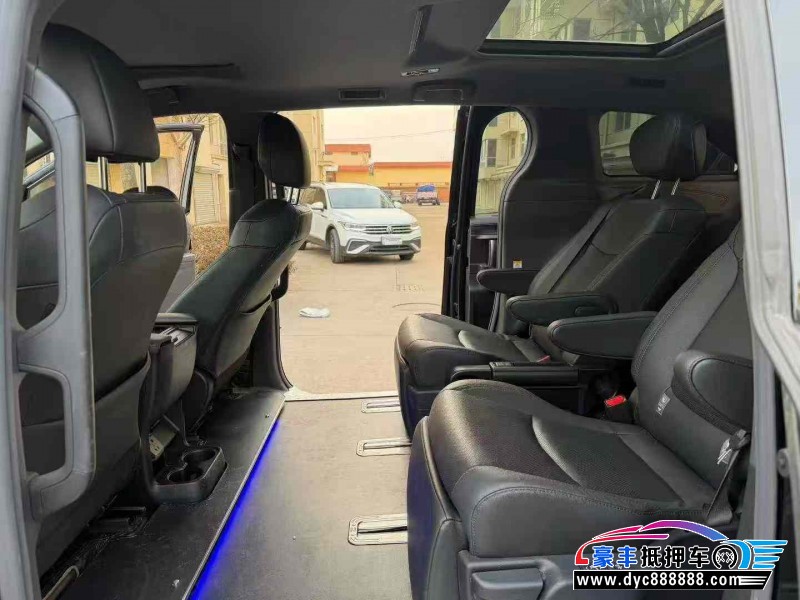 23年丰田塞纳轿车抵押车出售