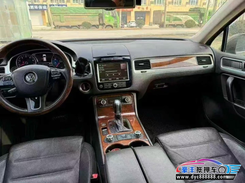 12年大众途锐轿车抵押车出售