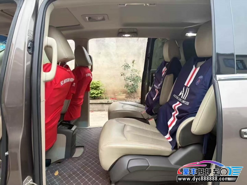 11年别克GL8轿车抵押车出售