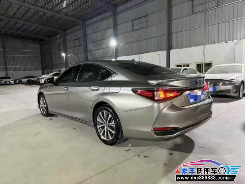 18年雷克萨斯ES轿车抵押车出售