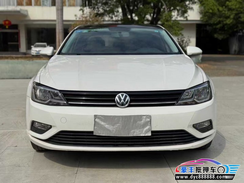 抵押车出售17年大众凌渡轿车