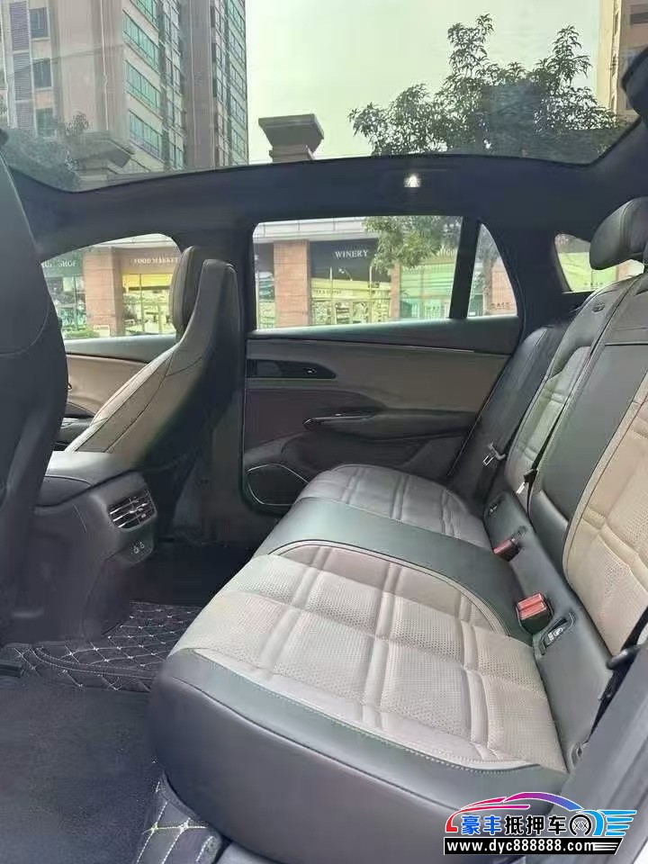 25年红旗EH7轿车抵押车出售