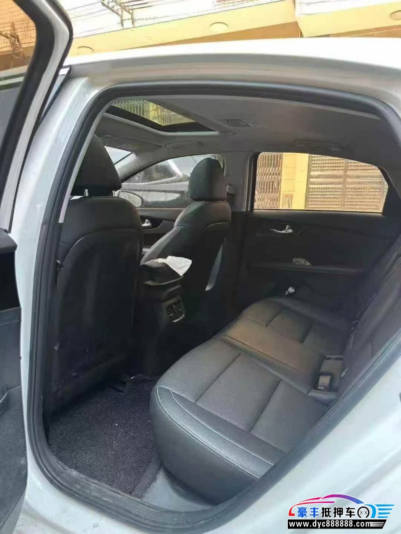 21年起亚K3轿车抵押车出售