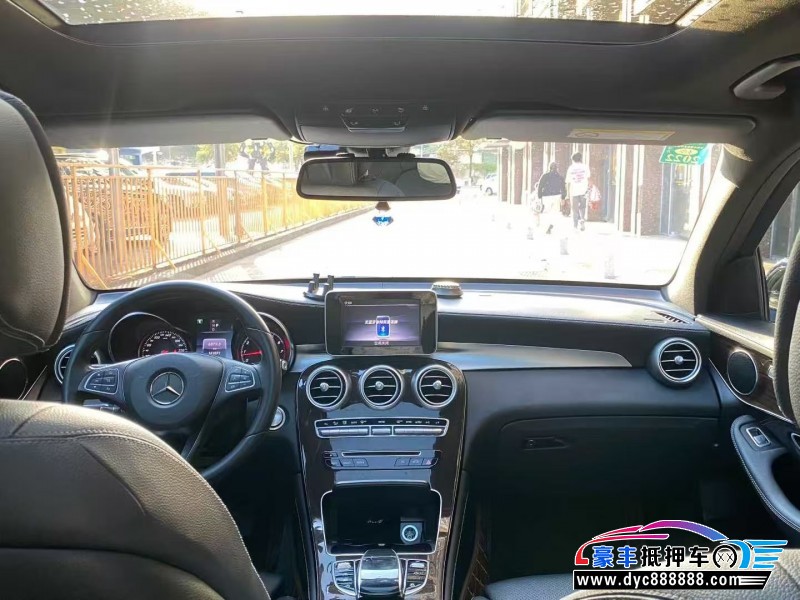 18年奔驰GLC轿车抵押车出售