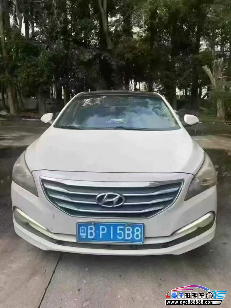 抵押车出售14年现代名图轿车