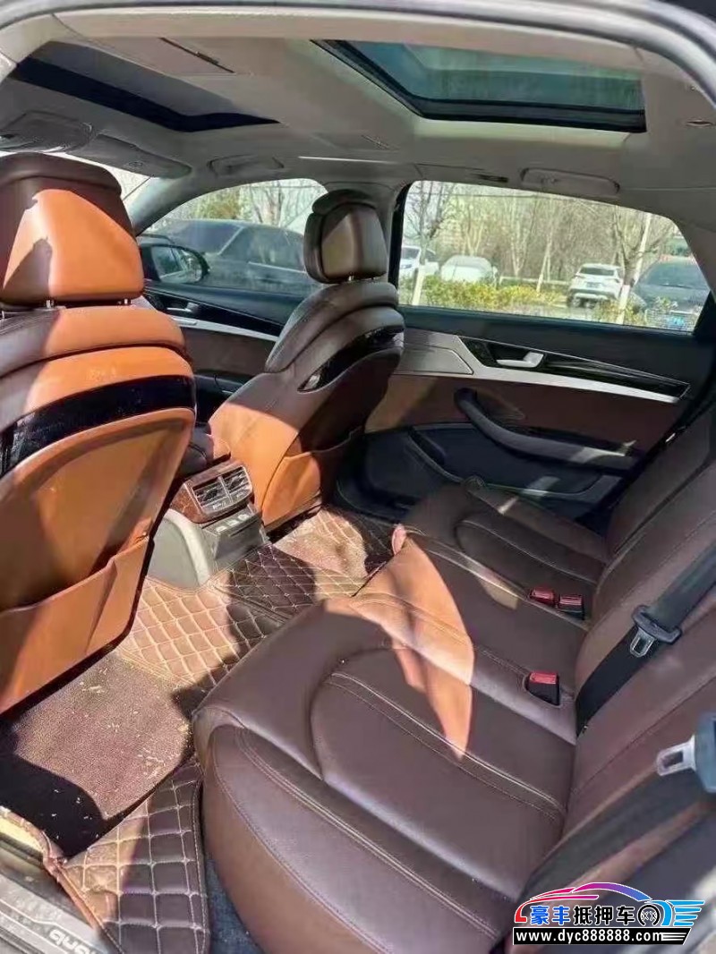 18年奥迪A8轿车抵押车出售