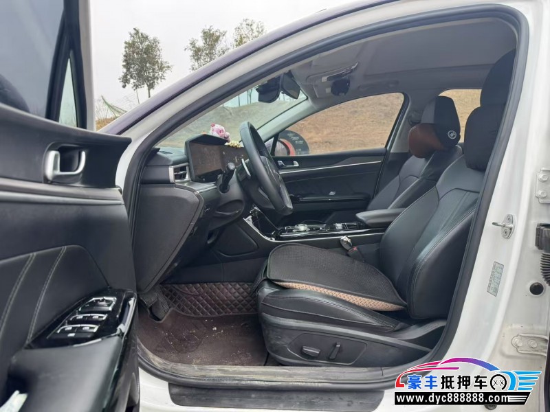 23年起亚K5轿车抵押车出售