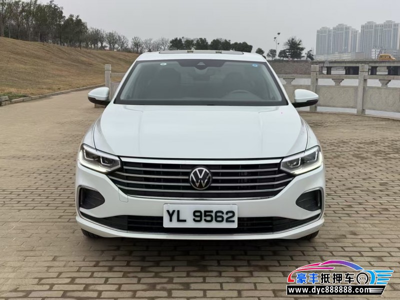 抵押车出售24年大众朗逸轿车