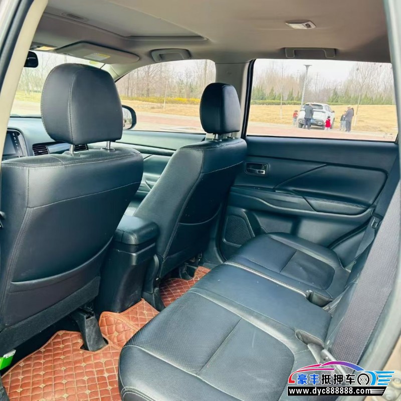 17年三菱欧蓝德轿车抵押车出售