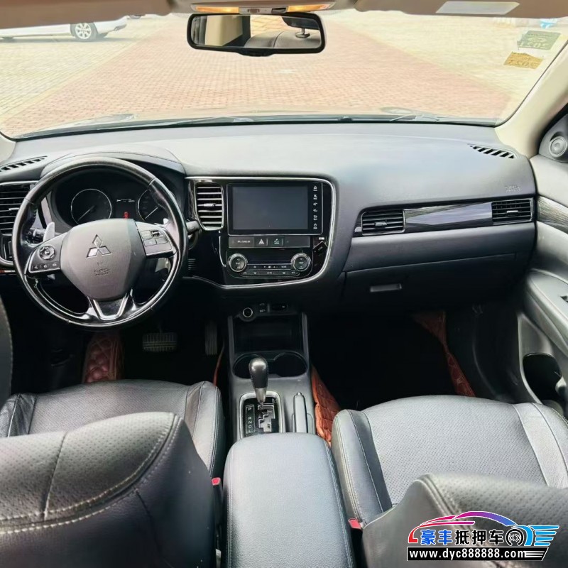 17年三菱欧蓝德轿车抵押车出售