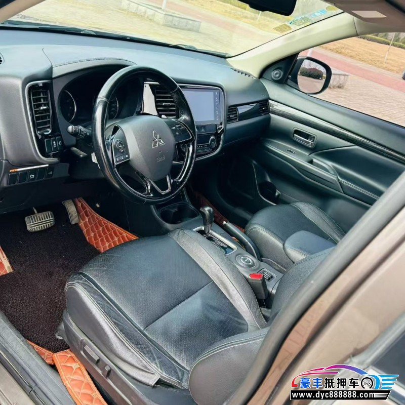 17年三菱欧蓝德轿车抵押车出售