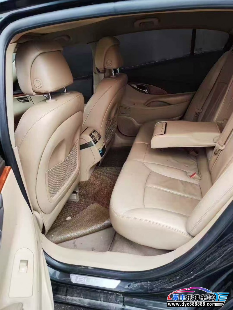 11年别克君越轿车抵押车出售