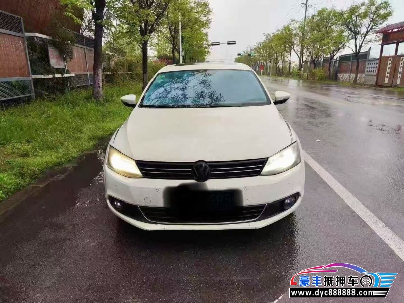 抵押车出售13年大众速腾轿车