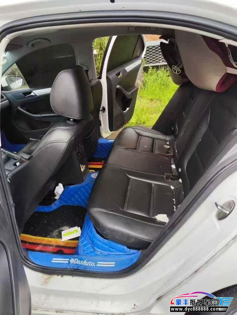 13年大众速腾轿车抵押车出售