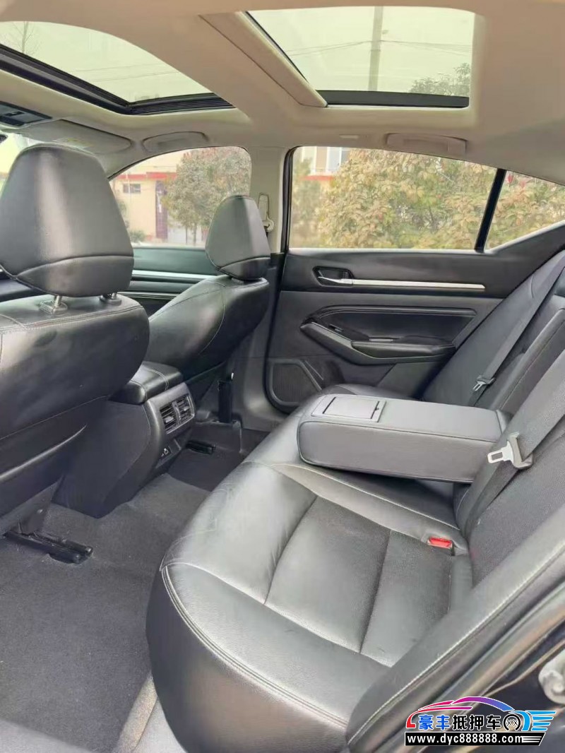 22年日产天籁轿车抵押车出售