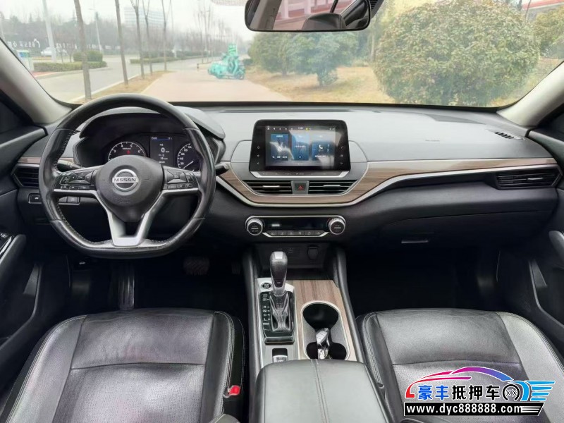 22年日产天籁轿车抵押车出售