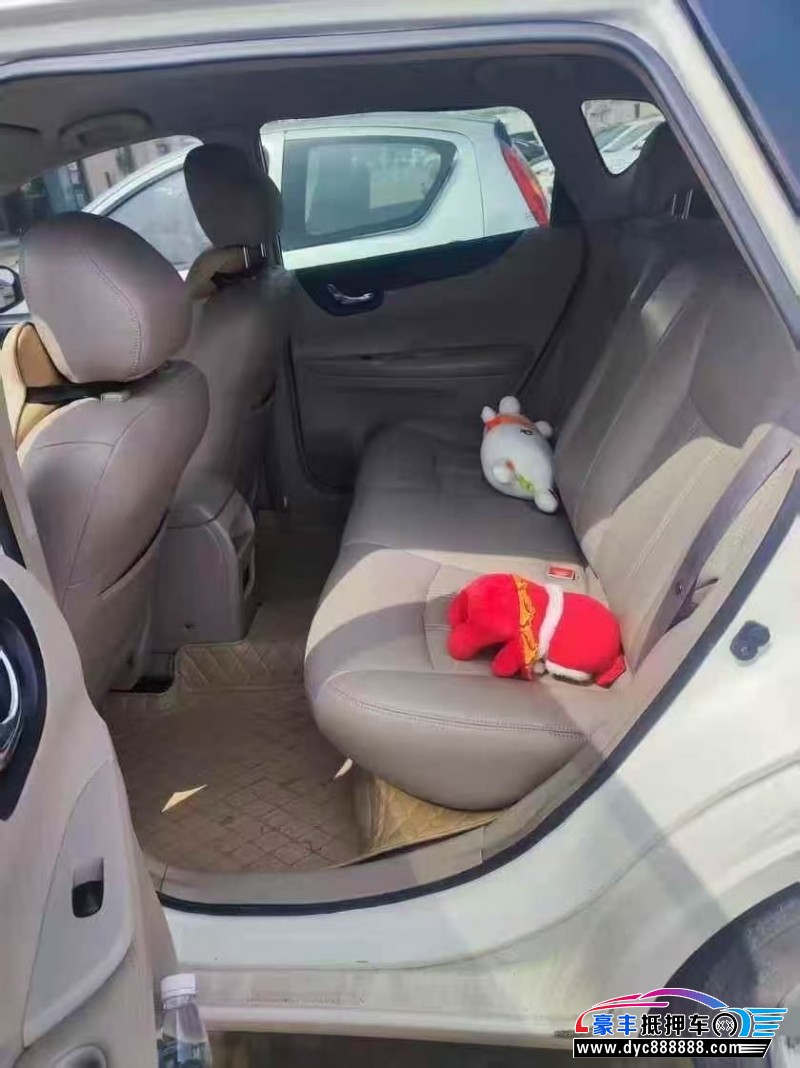 14年日产骐达轿车抵押车出售