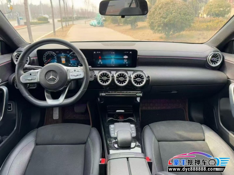 21年奔驰A轿车抵押车出售