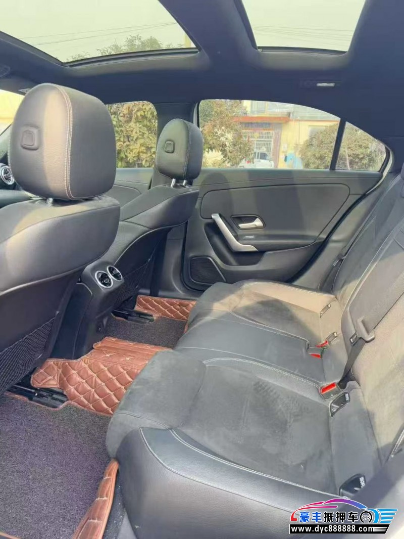 21年奔驰A轿车抵押车出售