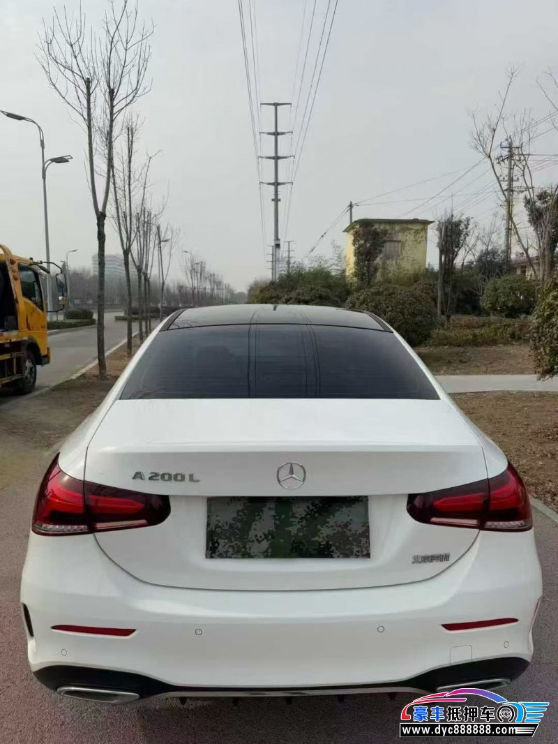 21年奔驰A轿车抵押车出售