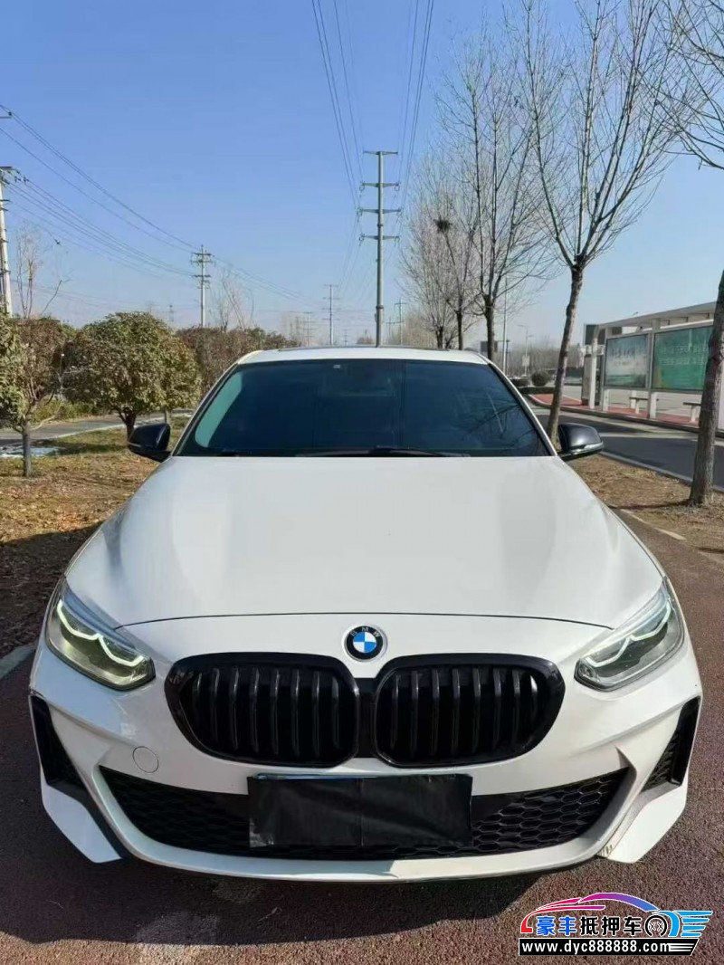 抵押车出售22年宝马1系轿车