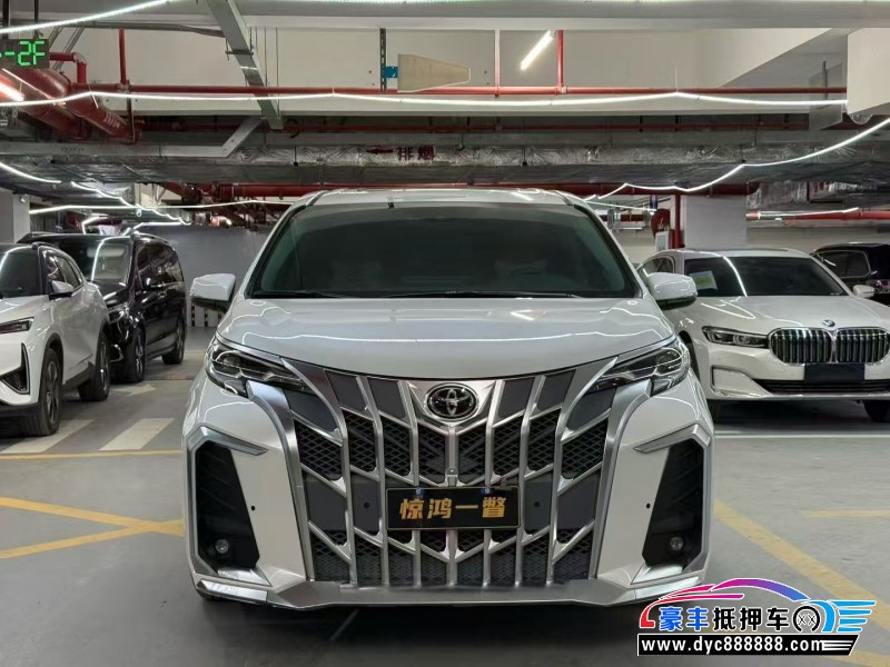 抵押车出售25年丰田塞纳轿车