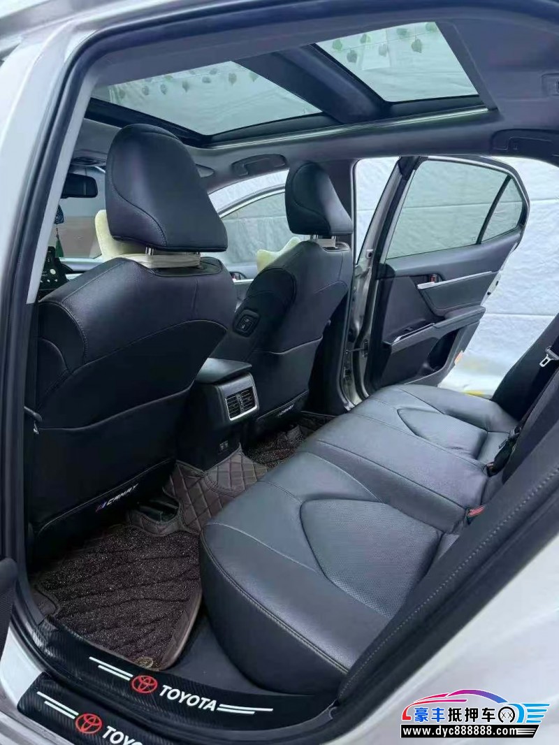 22年丰田凯美瑞轿车抵押车出售