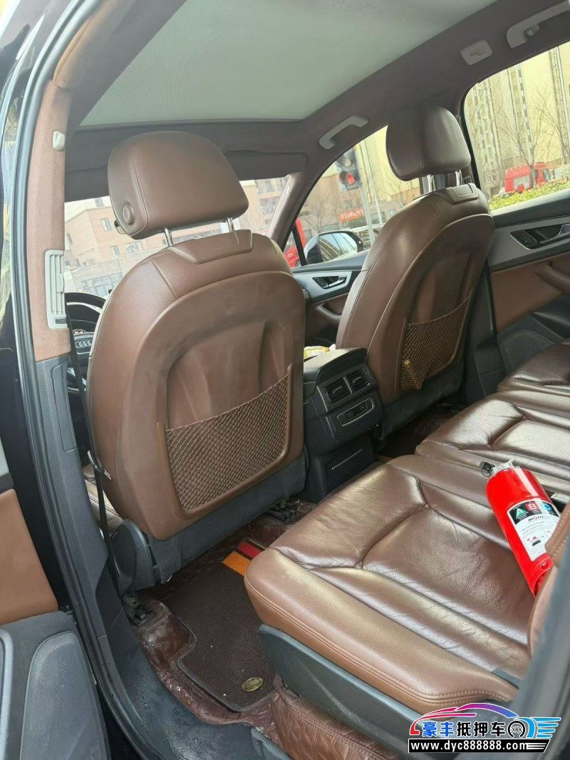 16年奥迪Q7轿车抵押车出售