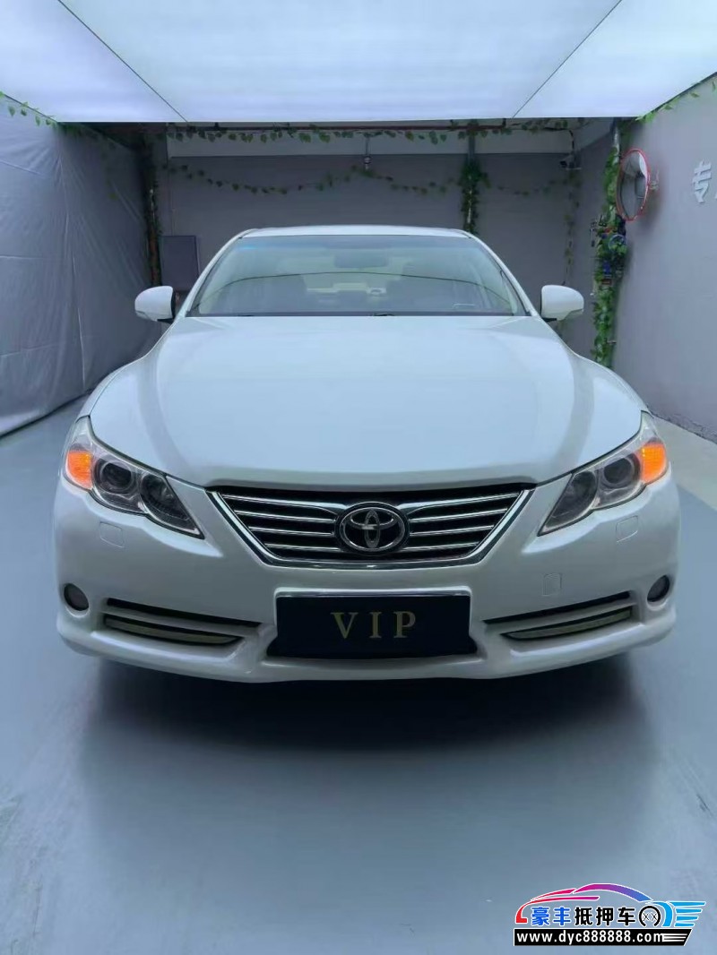 抵押车出售11年丰田锐志轿车