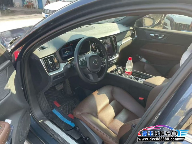 24年沃尔沃S60轿车抵押车出售