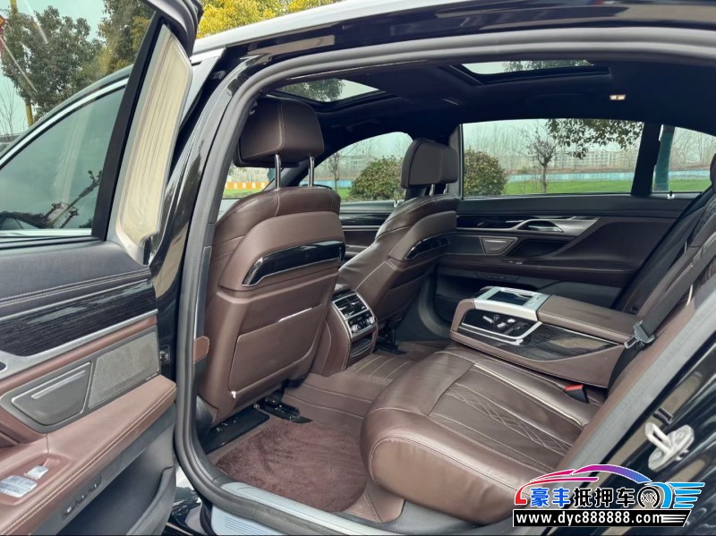 20年宝马7系轿车抵押车出售