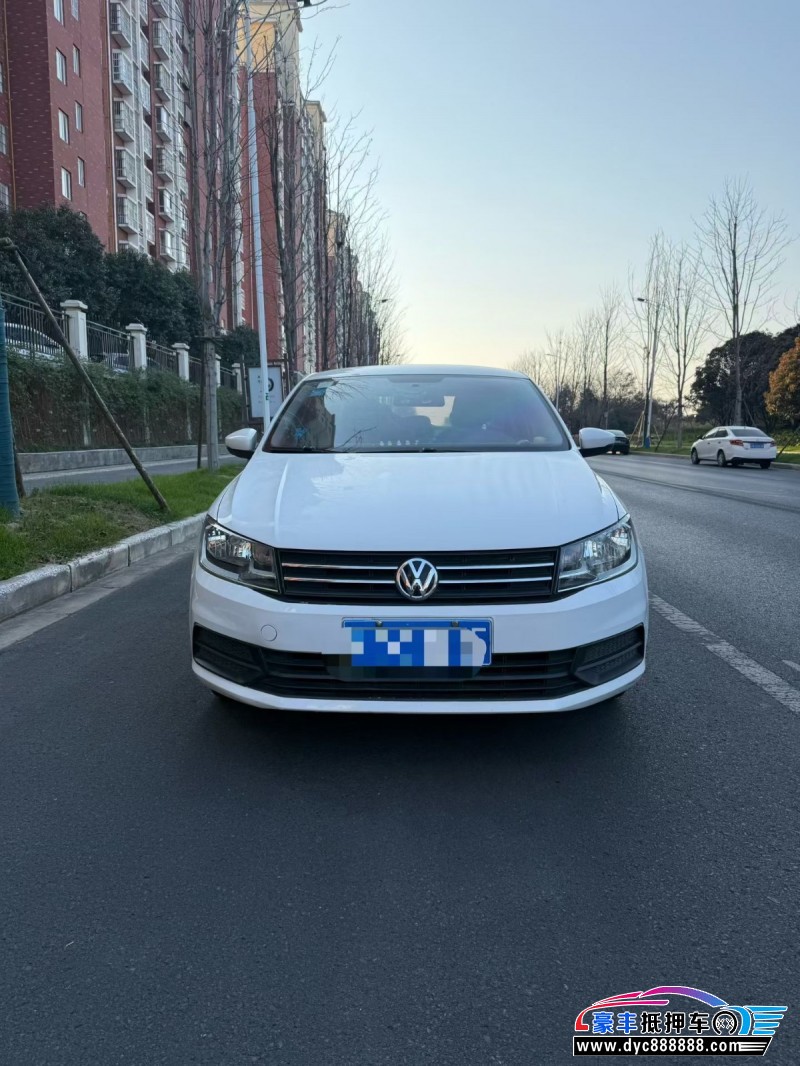 抵押车出售18年大众桑塔纳轿车