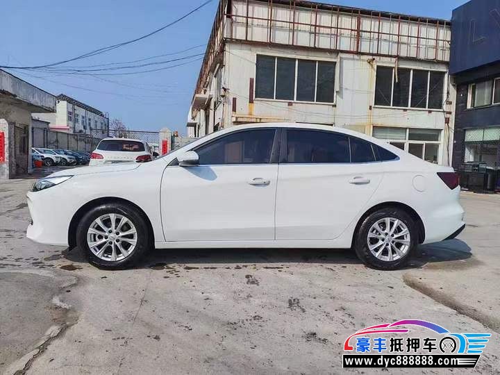 25年荣威i5轿车抵押车出售