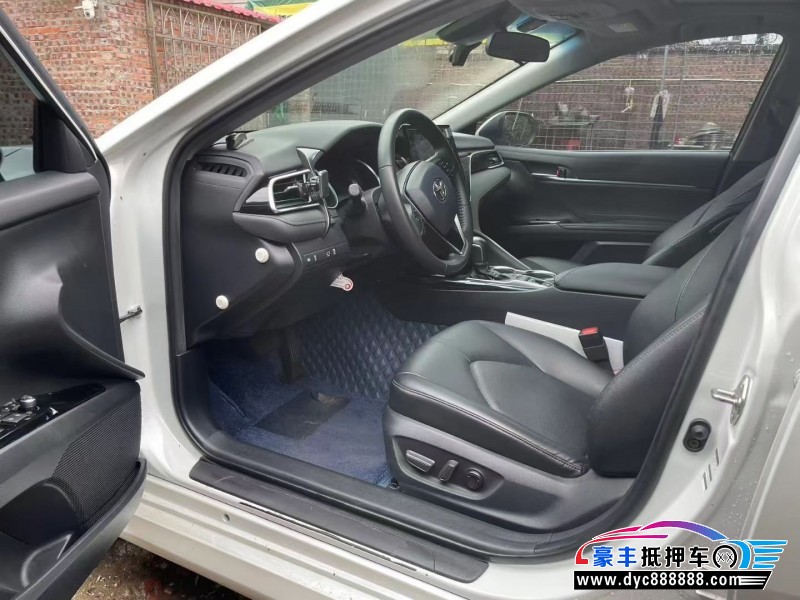 22年丰田凯美瑞轿车抵押车出售