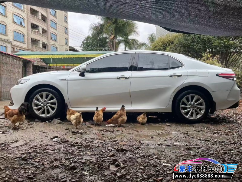 22年丰田凯美瑞轿车抵押车出售