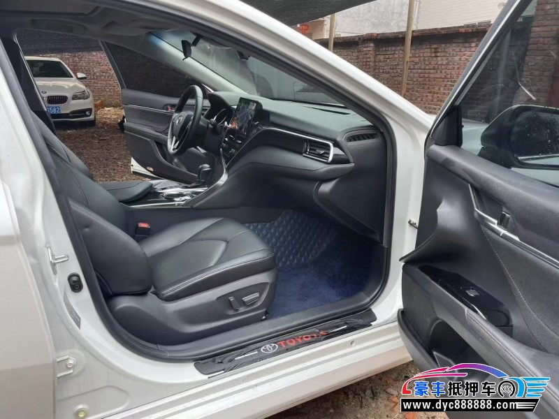 22年丰田凯美瑞轿车抵押车出售