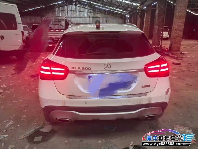 18年奔驰GLA轿车抵押车出售