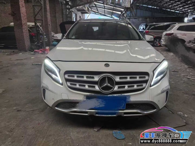 18年奔驰GLA轿车抵押车出售