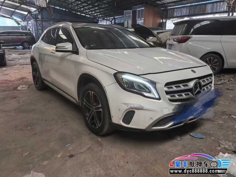 18年奔驰GLA轿车抵押车出售