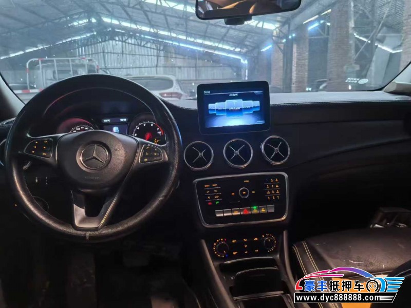 18年奔驰GLA轿车抵押车出售