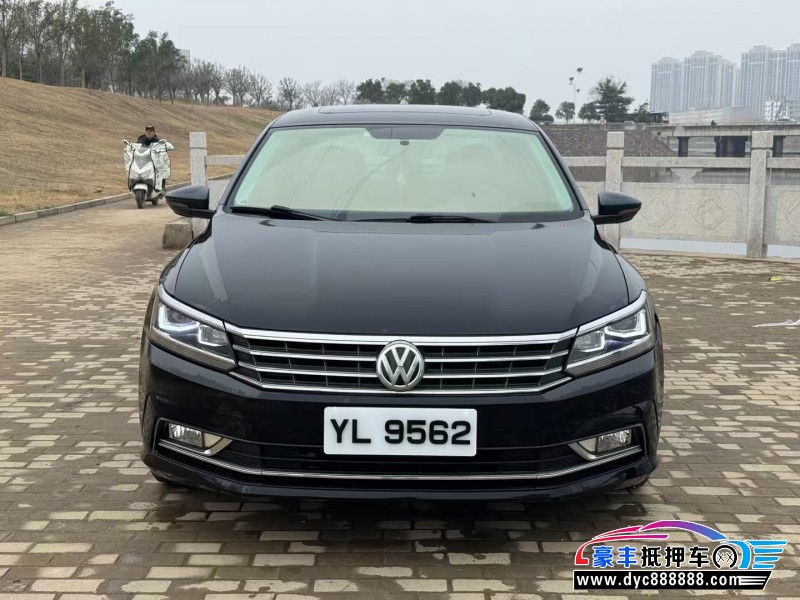 抵押车出售17年大众帕萨特轿车