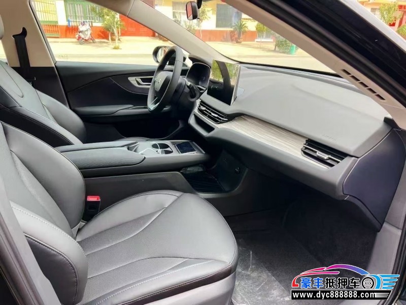 25年红旗EQM5轿车抵押车出售